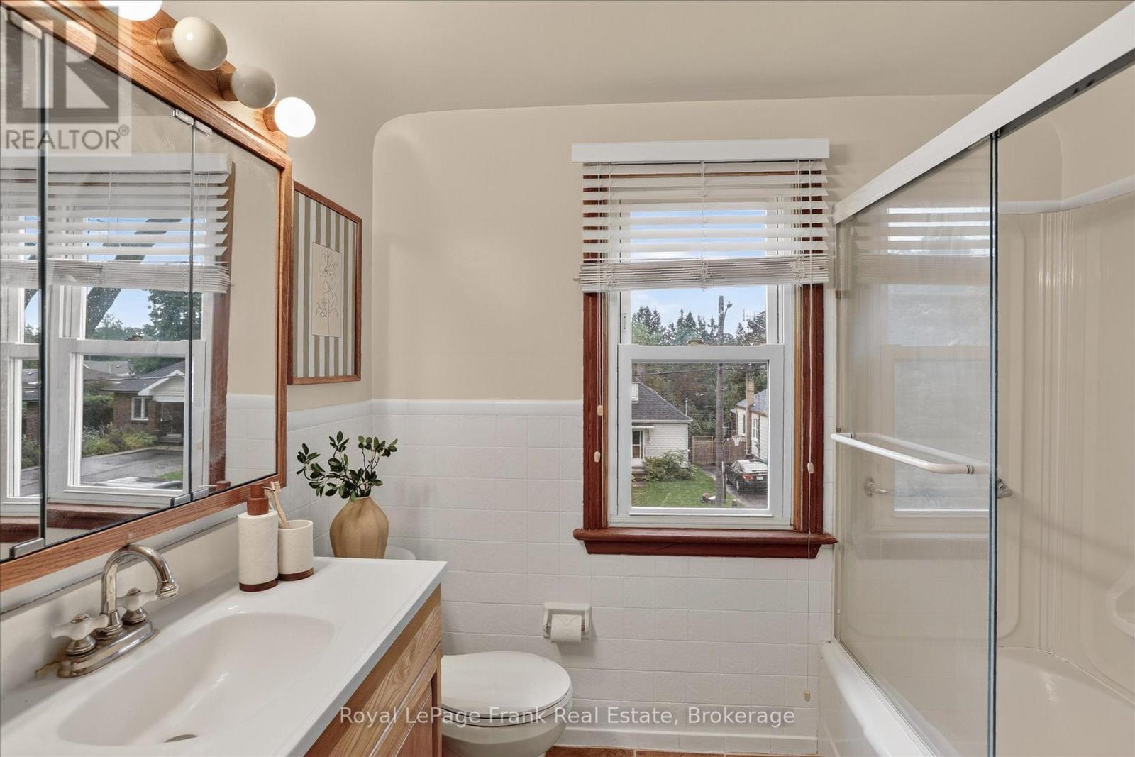 174 SOPHIA STREET - 23