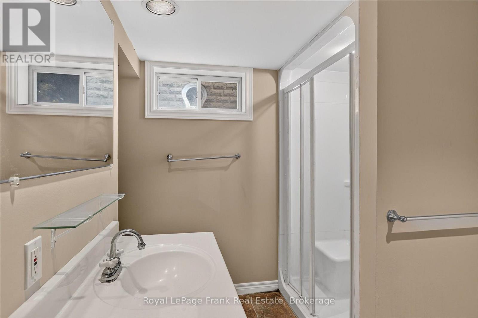 174 SOPHIA STREET - Image 28