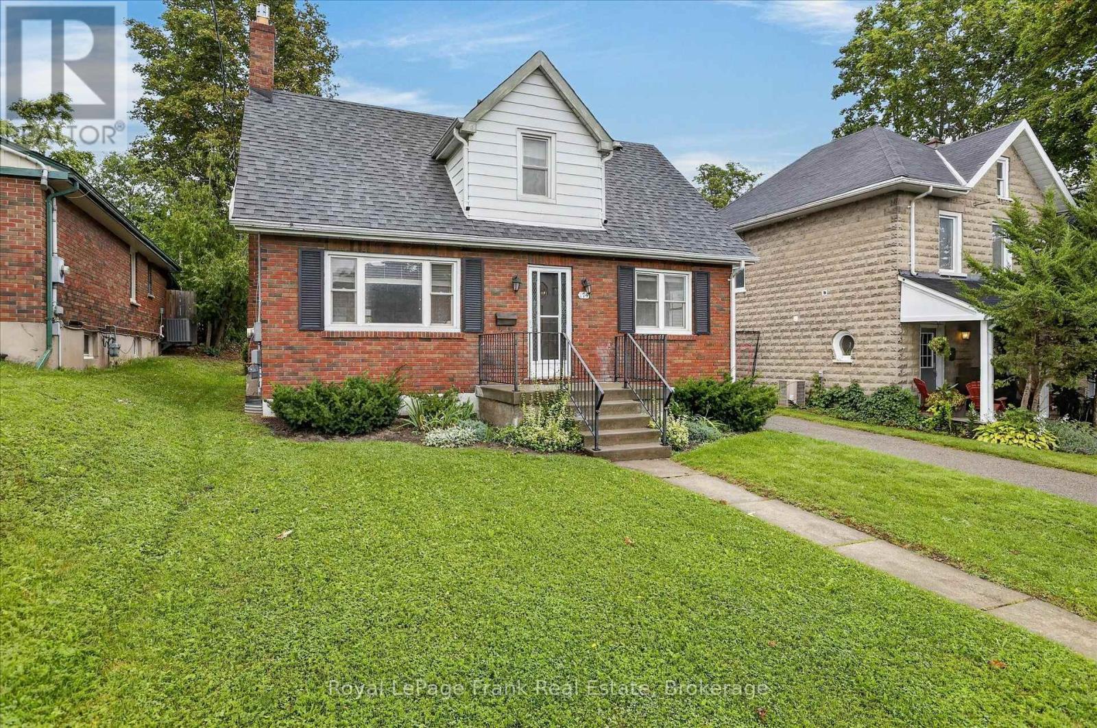 174 SOPHIA STREET - 3