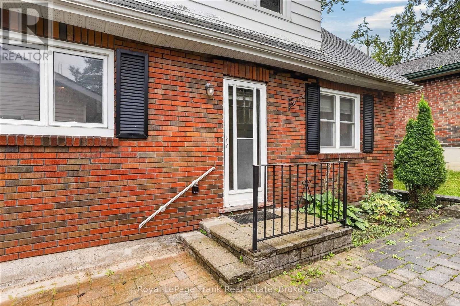174 SOPHIA STREET - 30