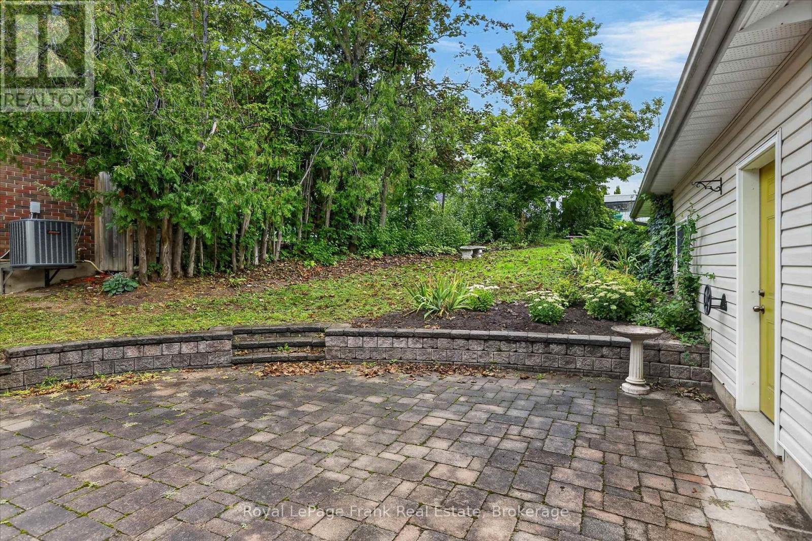 174 SOPHIA STREET - 32