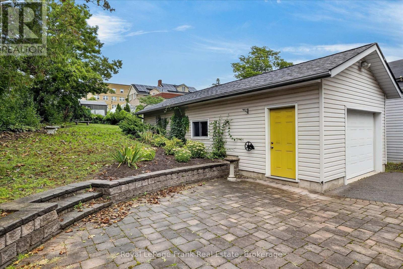 174 SOPHIA STREET - 33