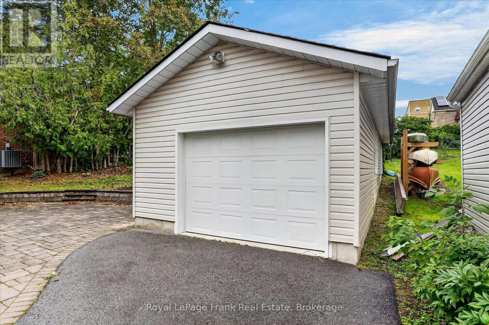 174 SOPHIA STREET - 38