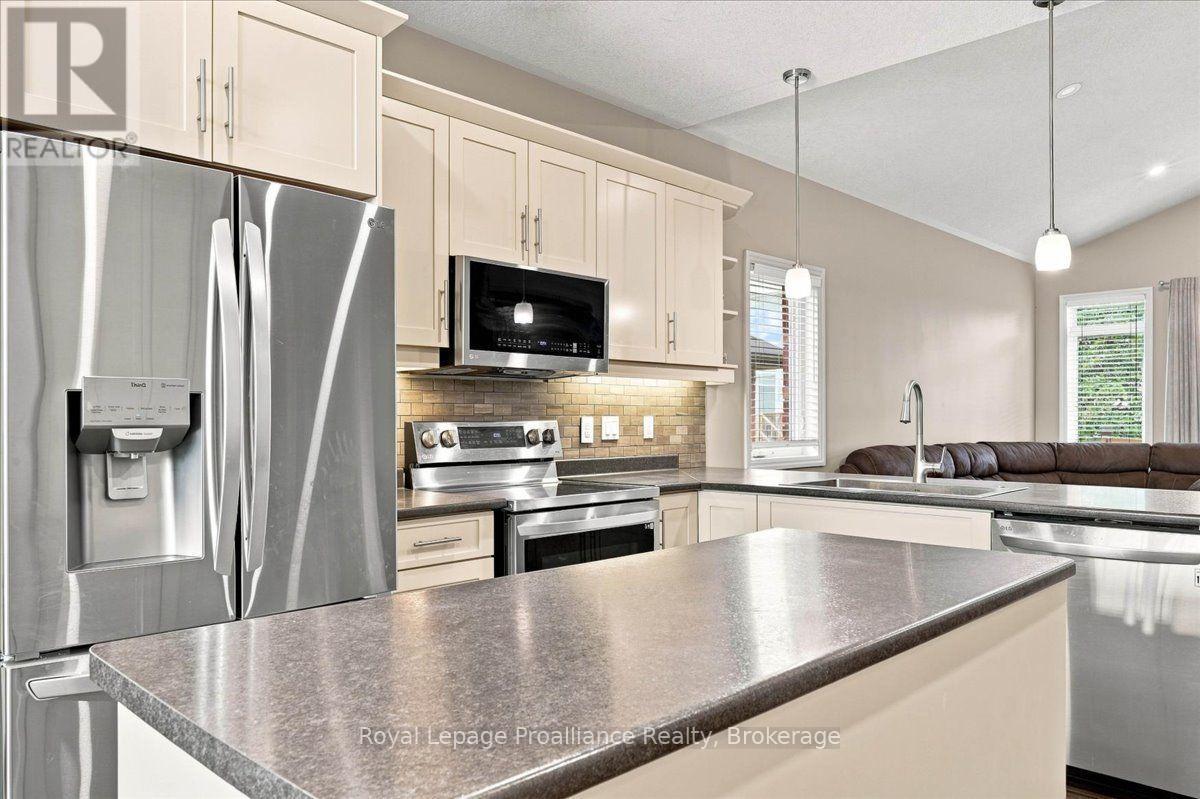 54 CAVENDISH DRIVE - 10