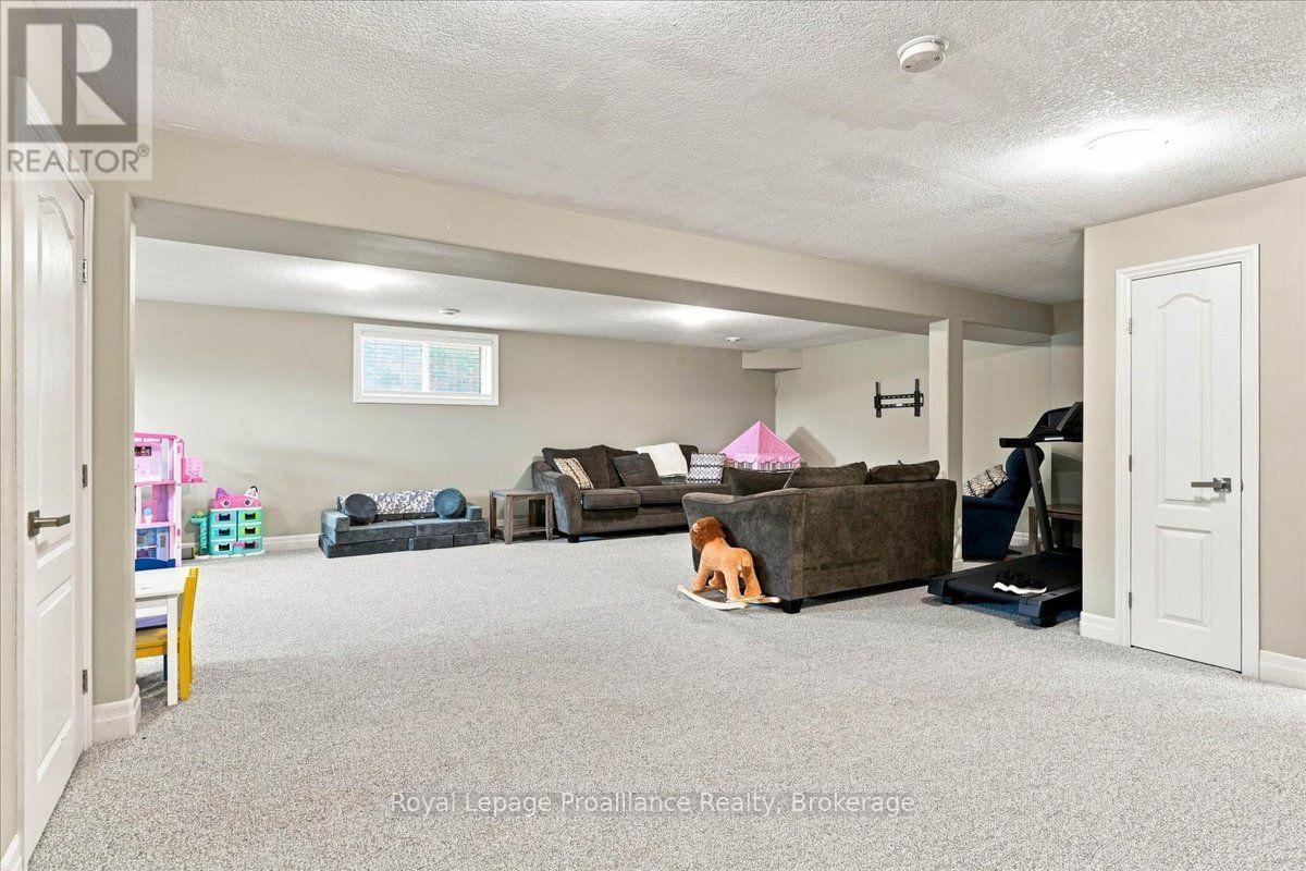 54 CAVENDISH DRIVE - 29