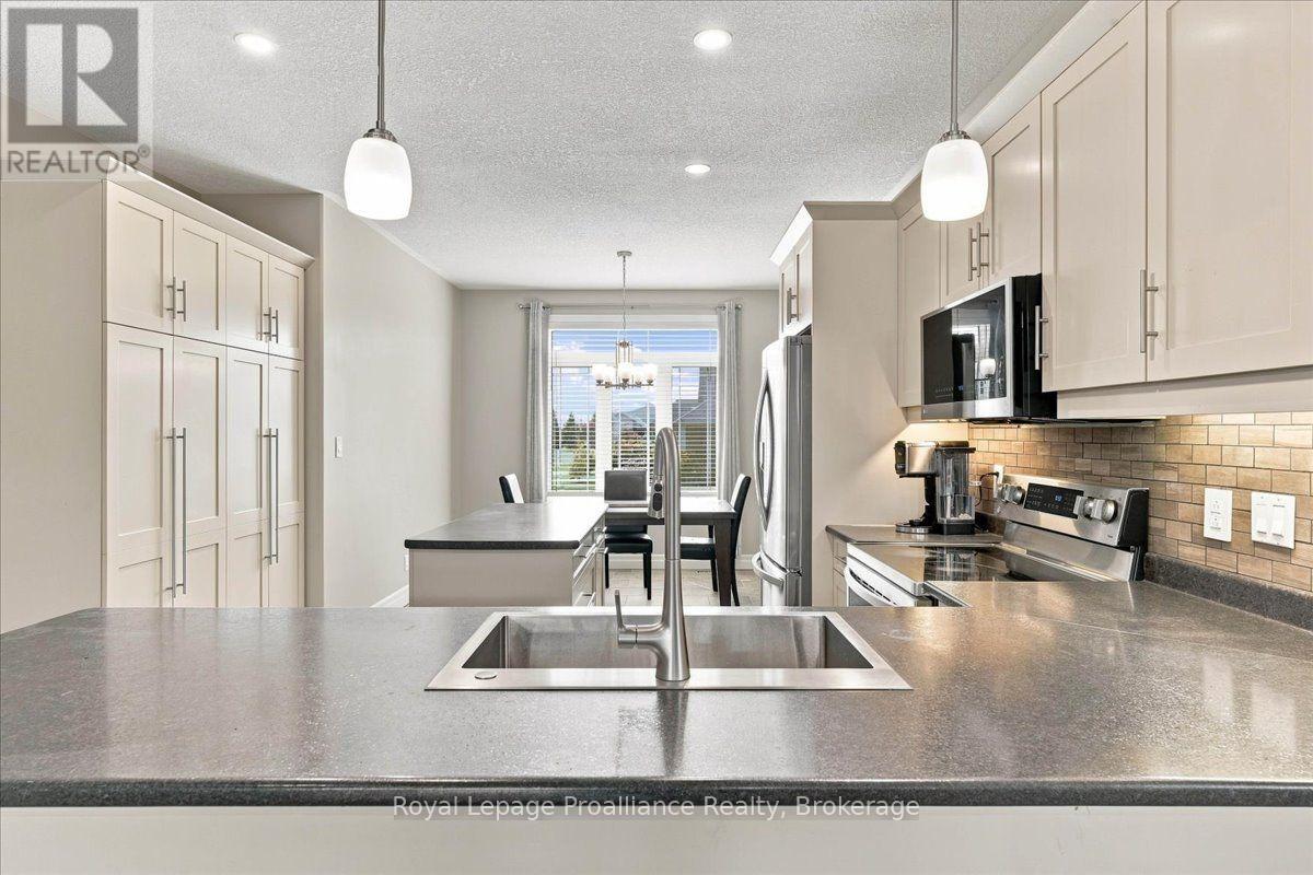54 CAVENDISH DRIVE - 9