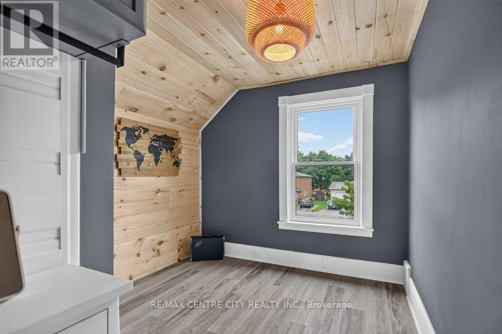 344 WELLINGTON STREET - 33