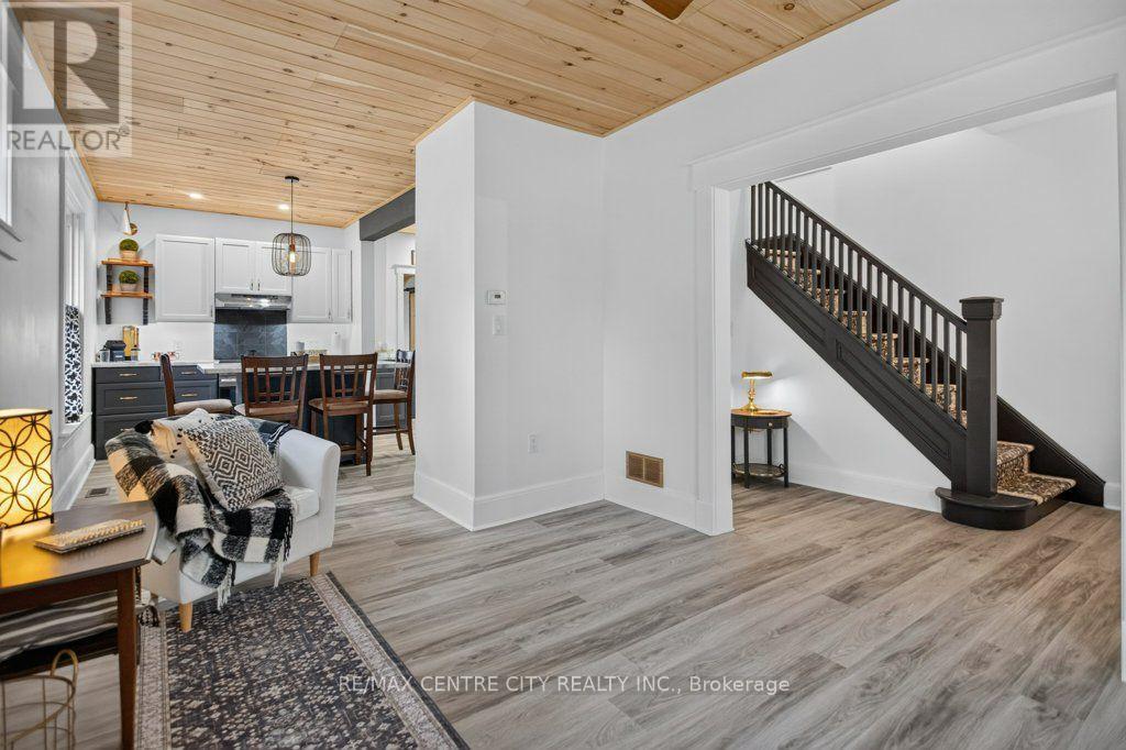 344 WELLINGTON STREET - Image 9
