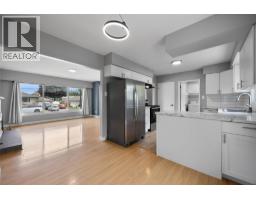 Living room - 631 Brandon Avenue, Kamloops, BC V2B1N5 Photo 14