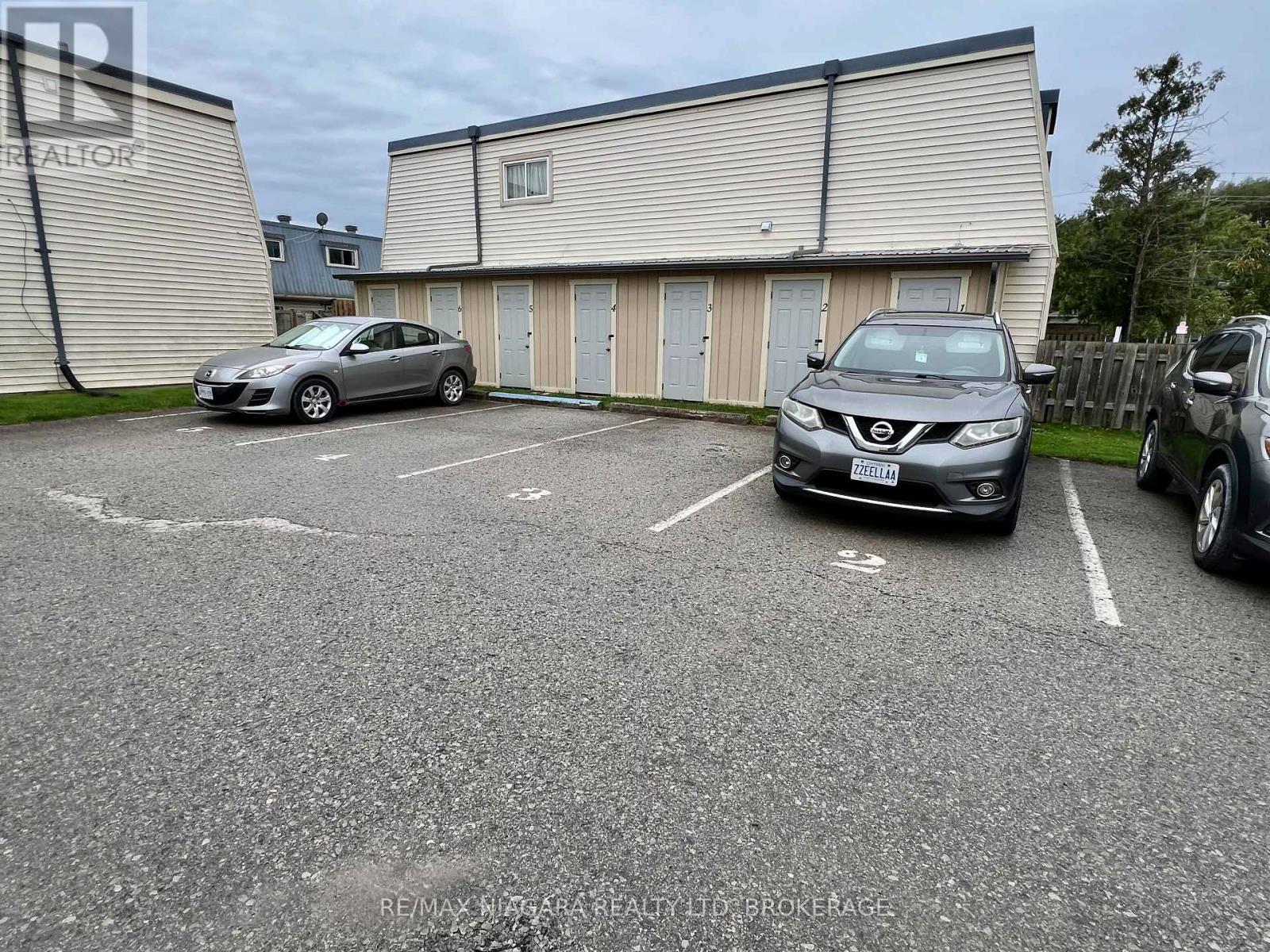 #2 8646 WILLOUGHBY DRIVE - 44