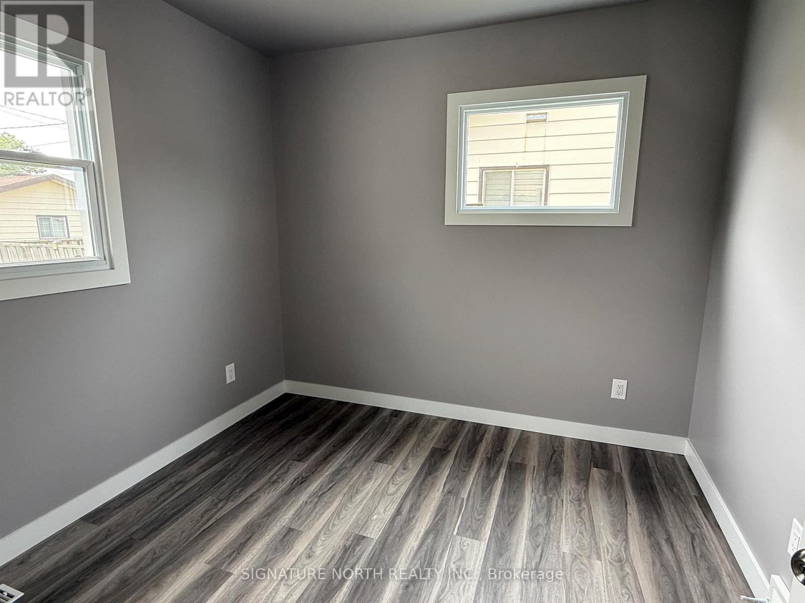 1004 GORE STREET W - 11