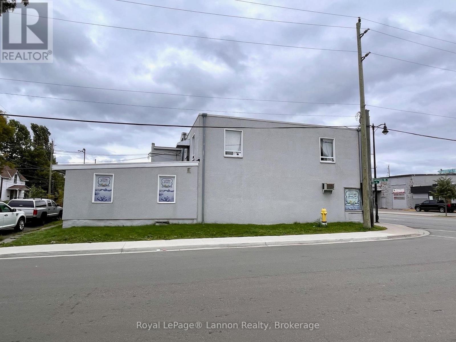 320/322 MAY STREET N - 2