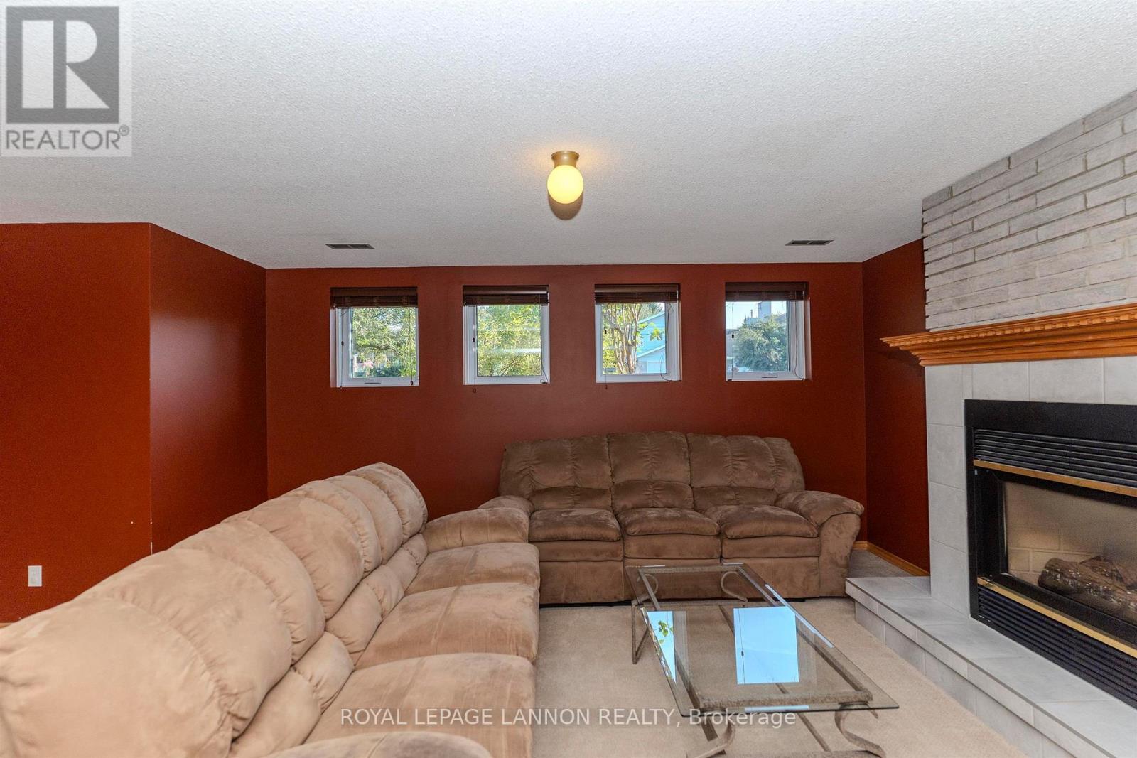 49 WASCO DRIVE - 27