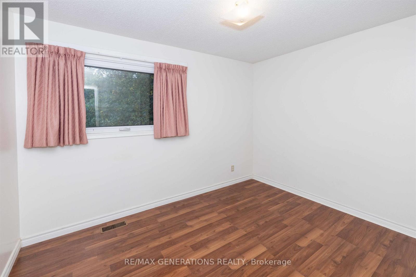 481 WENTWORTH CRESCENT - 10