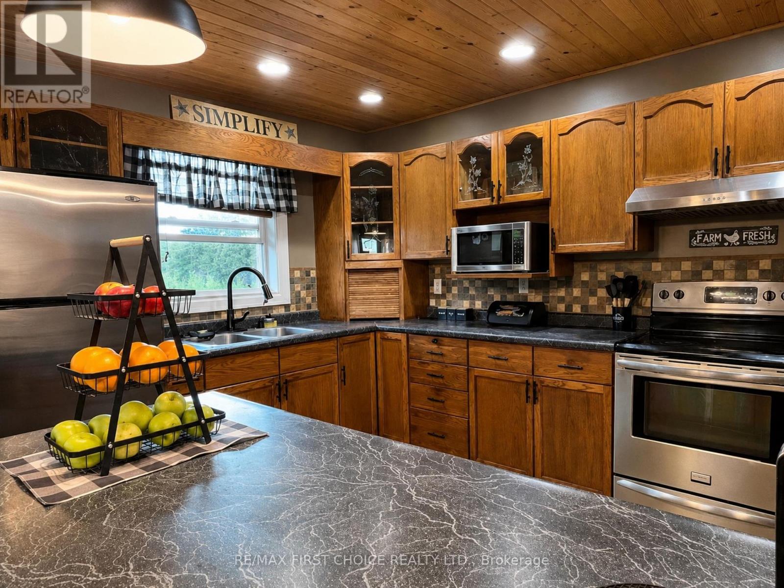 661 STEWART ROAD - 23