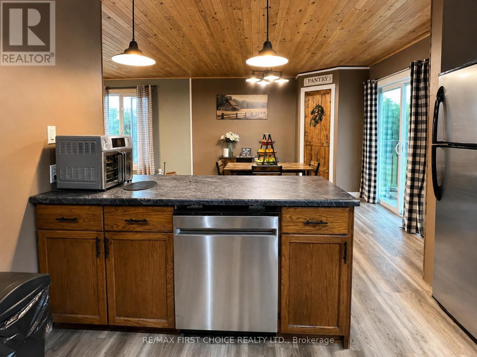 661 STEWART ROAD - 32