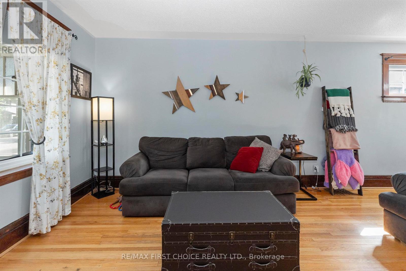 423 MARKS STREET S - 14