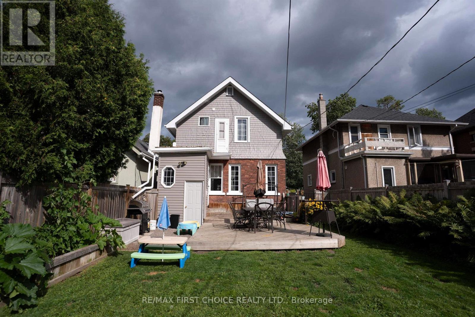 423 MARKS STREET S - 32
