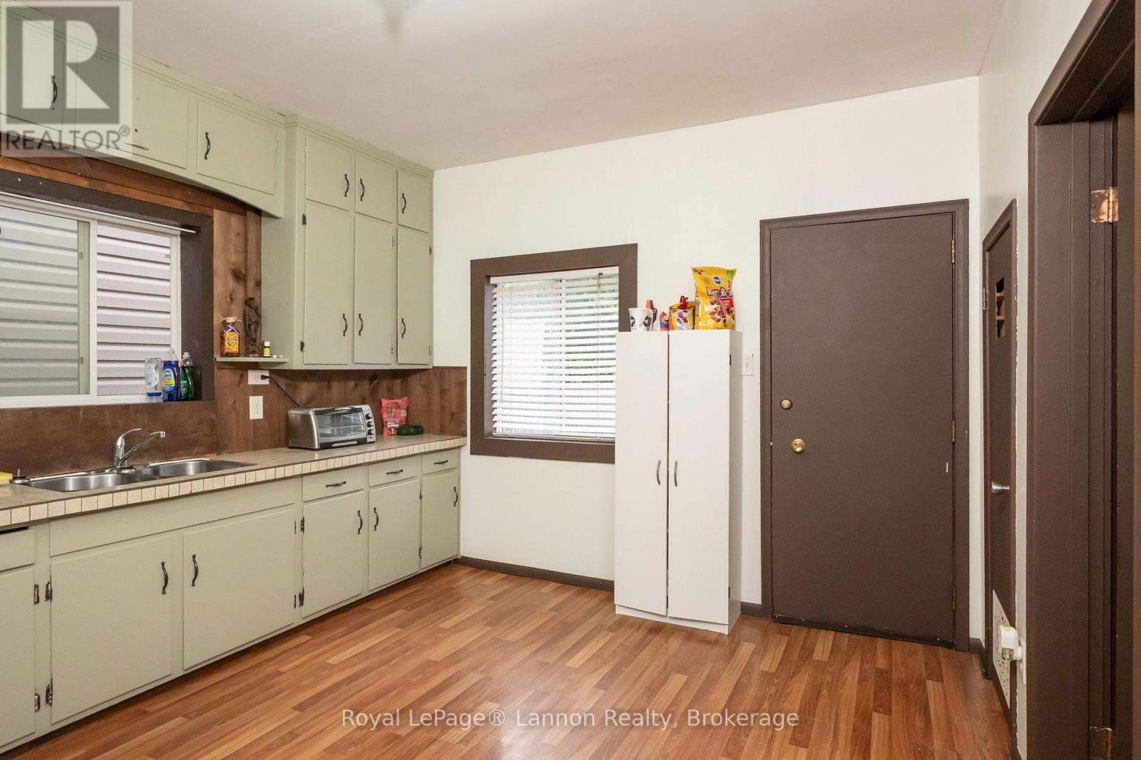 1009 ALEXANDRA STREET - Image 10
