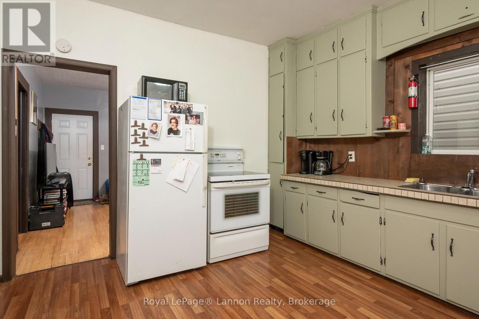 1009 ALEXANDRA STREET - Image 11
