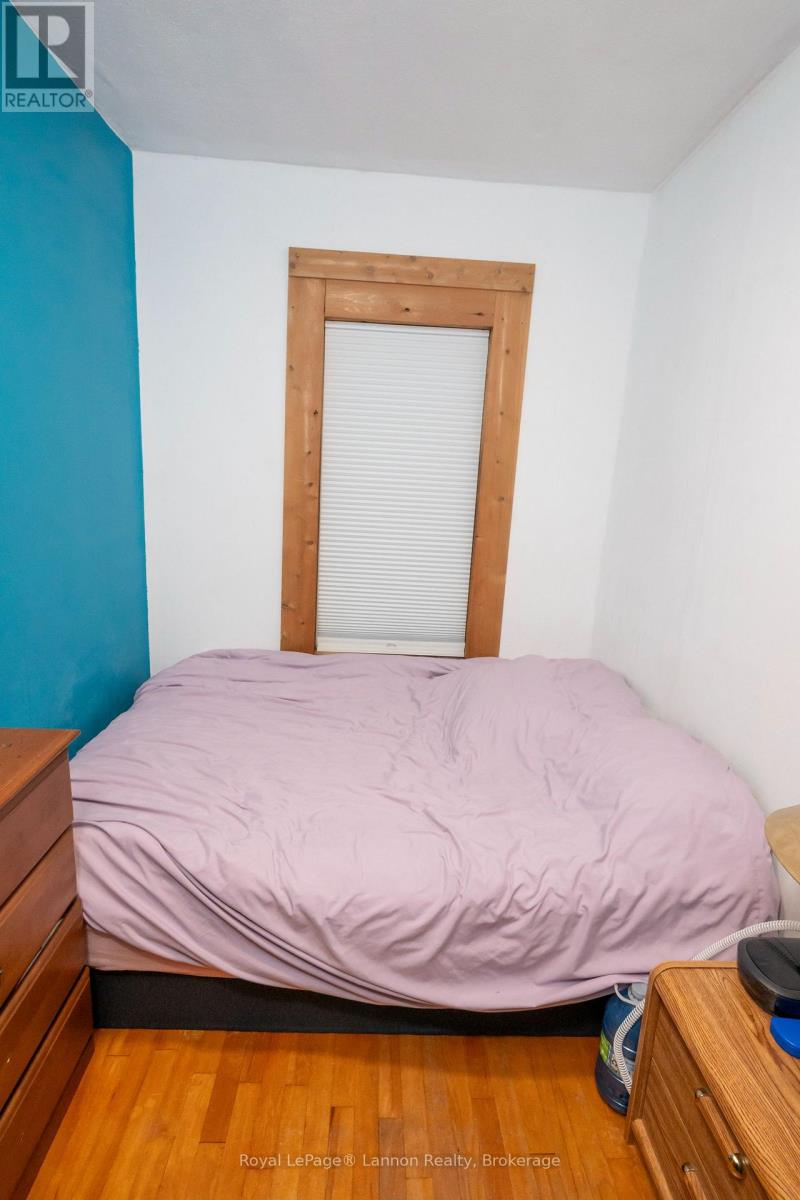 1009 ALEXANDRA STREET - 14
