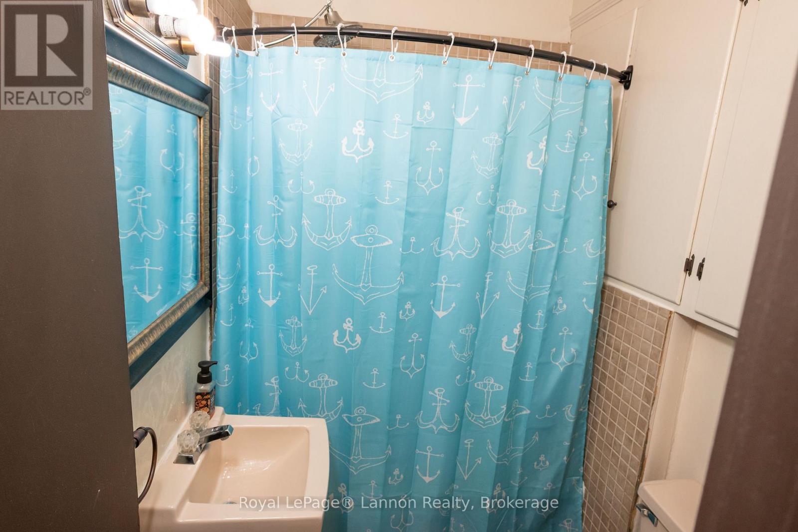 1009 ALEXANDRA STREET - 19