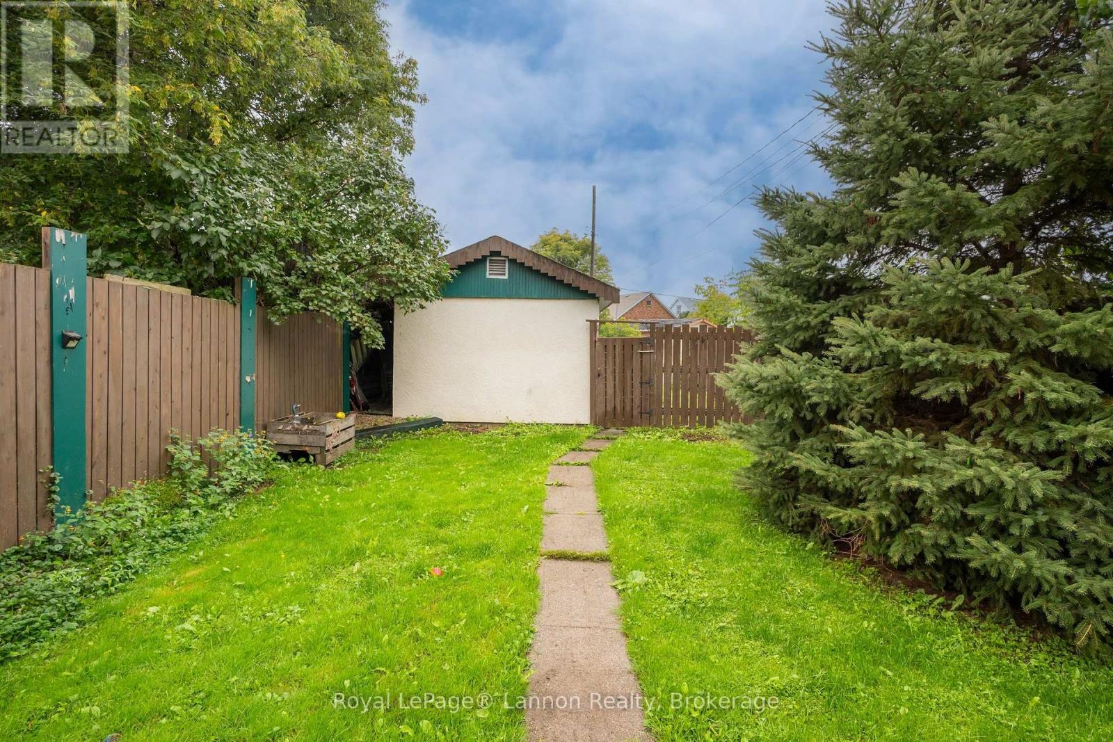 1009 ALEXANDRA STREET - 27