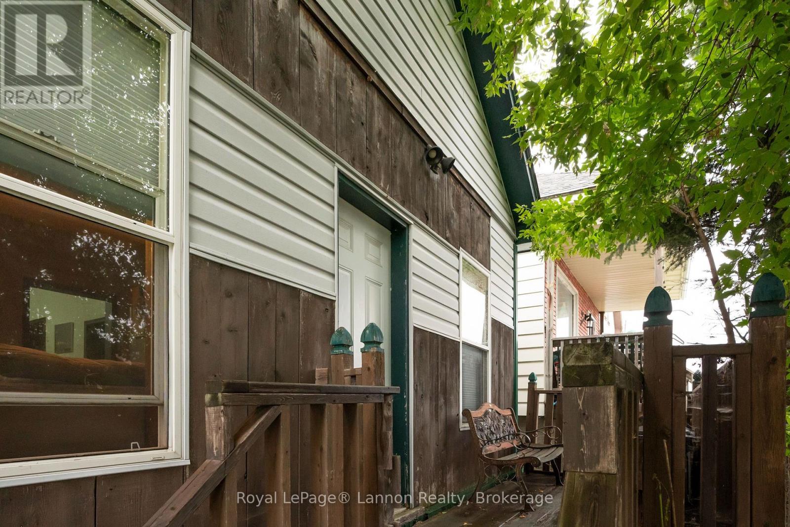 1009 ALEXANDRA STREET - 29