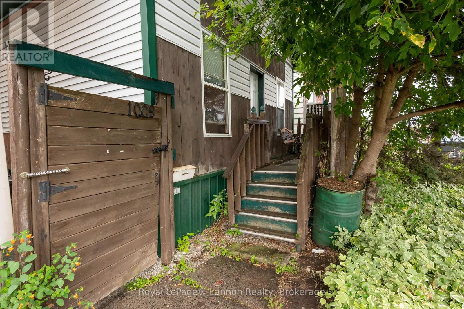 1009 ALEXANDRA STREET - 30