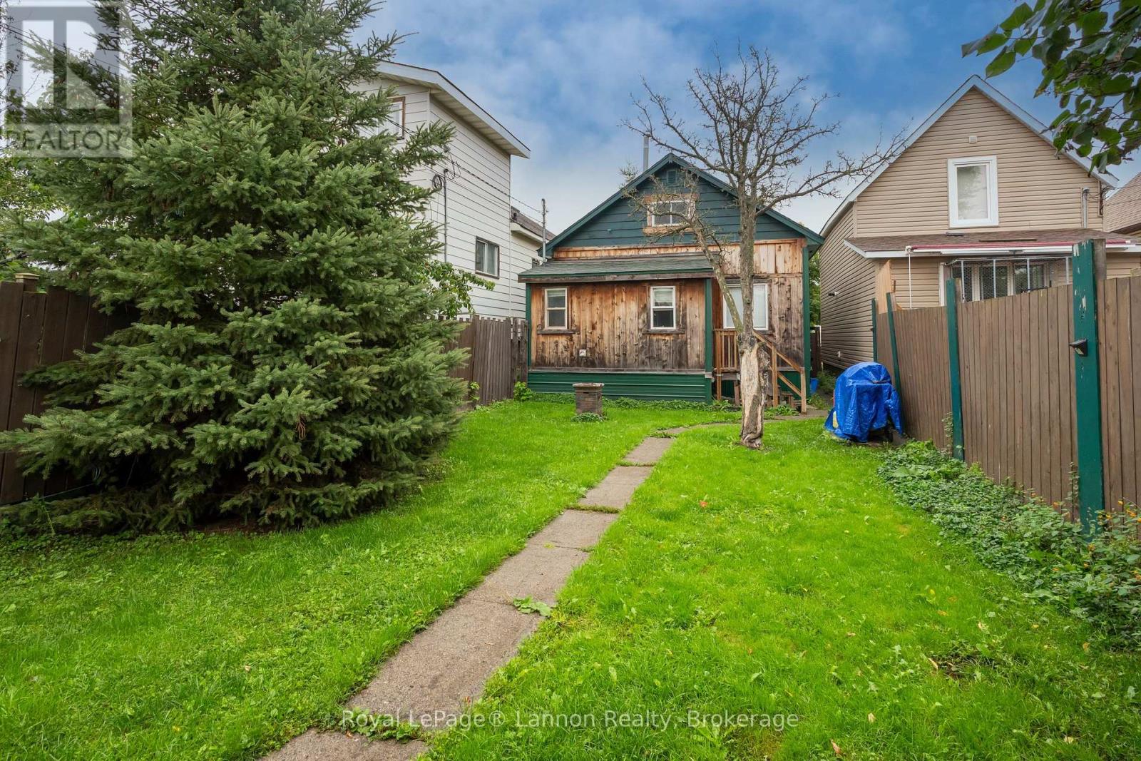 1009 ALEXANDRA STREET - 32