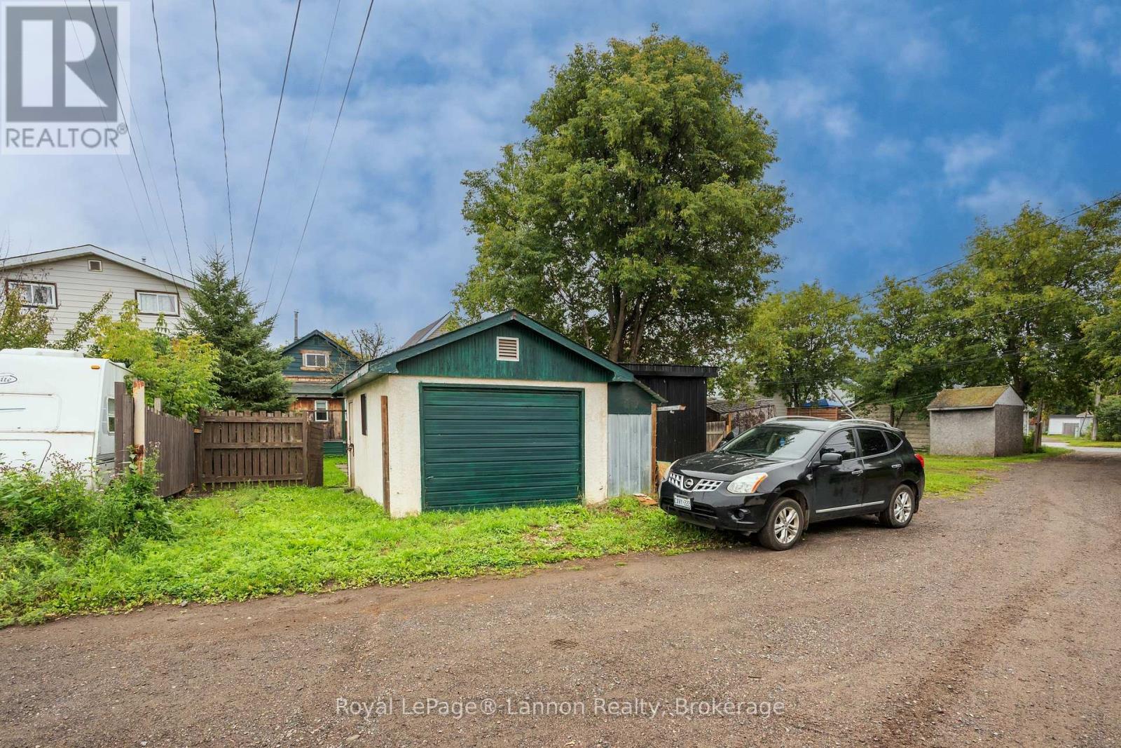 1009 ALEXANDRA STREET - 33