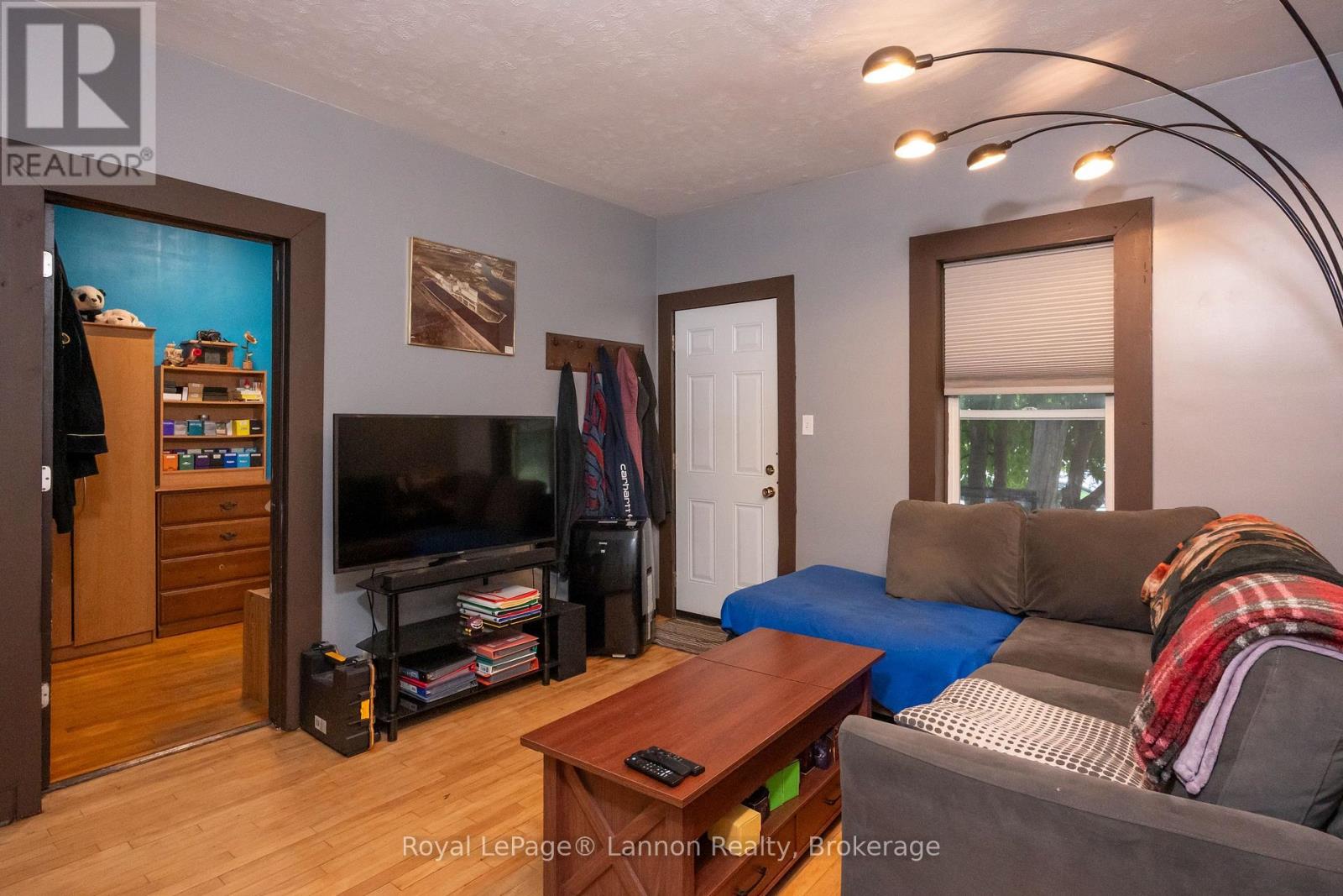 1009 ALEXANDRA STREET - 4
