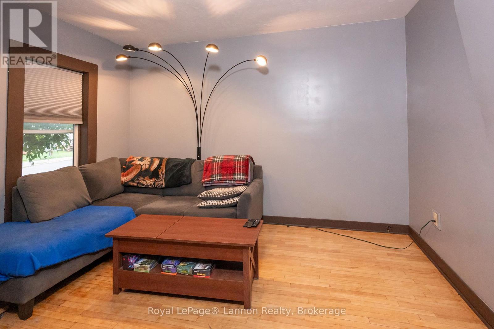 1009 ALEXANDRA STREET - 8