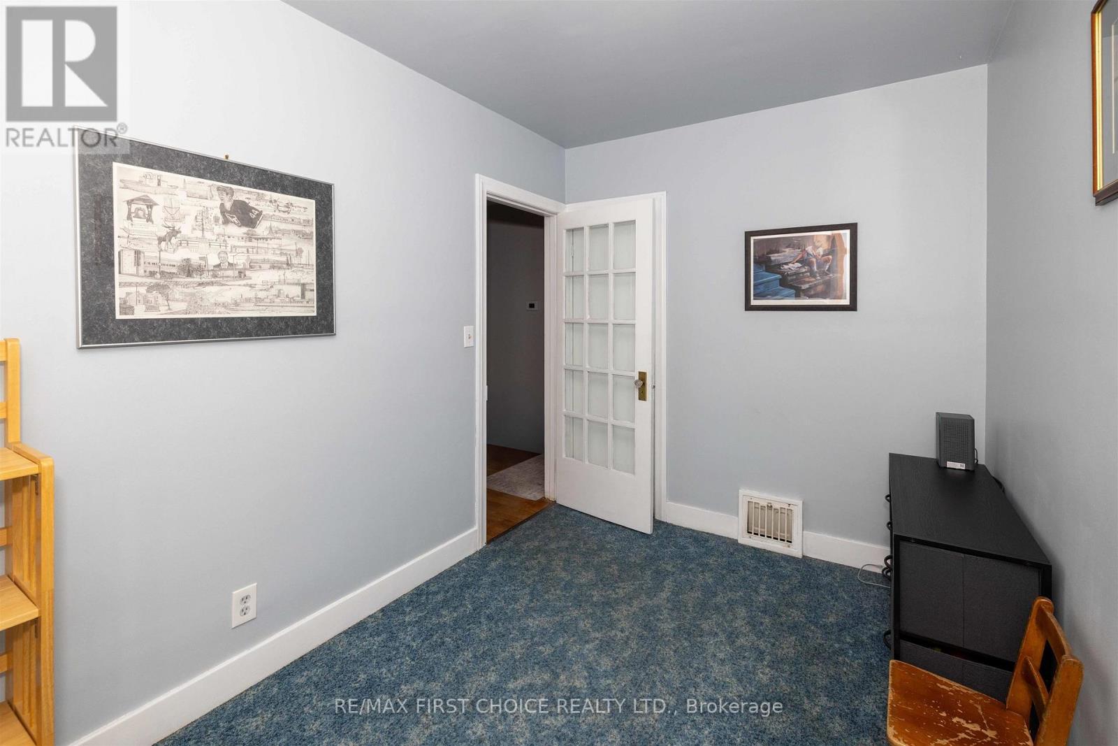 370 MARY STREET E - 18