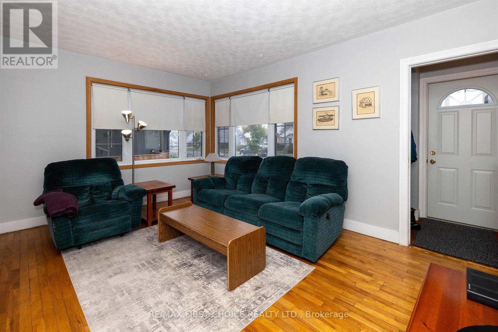 370 MARY STREET E - 4