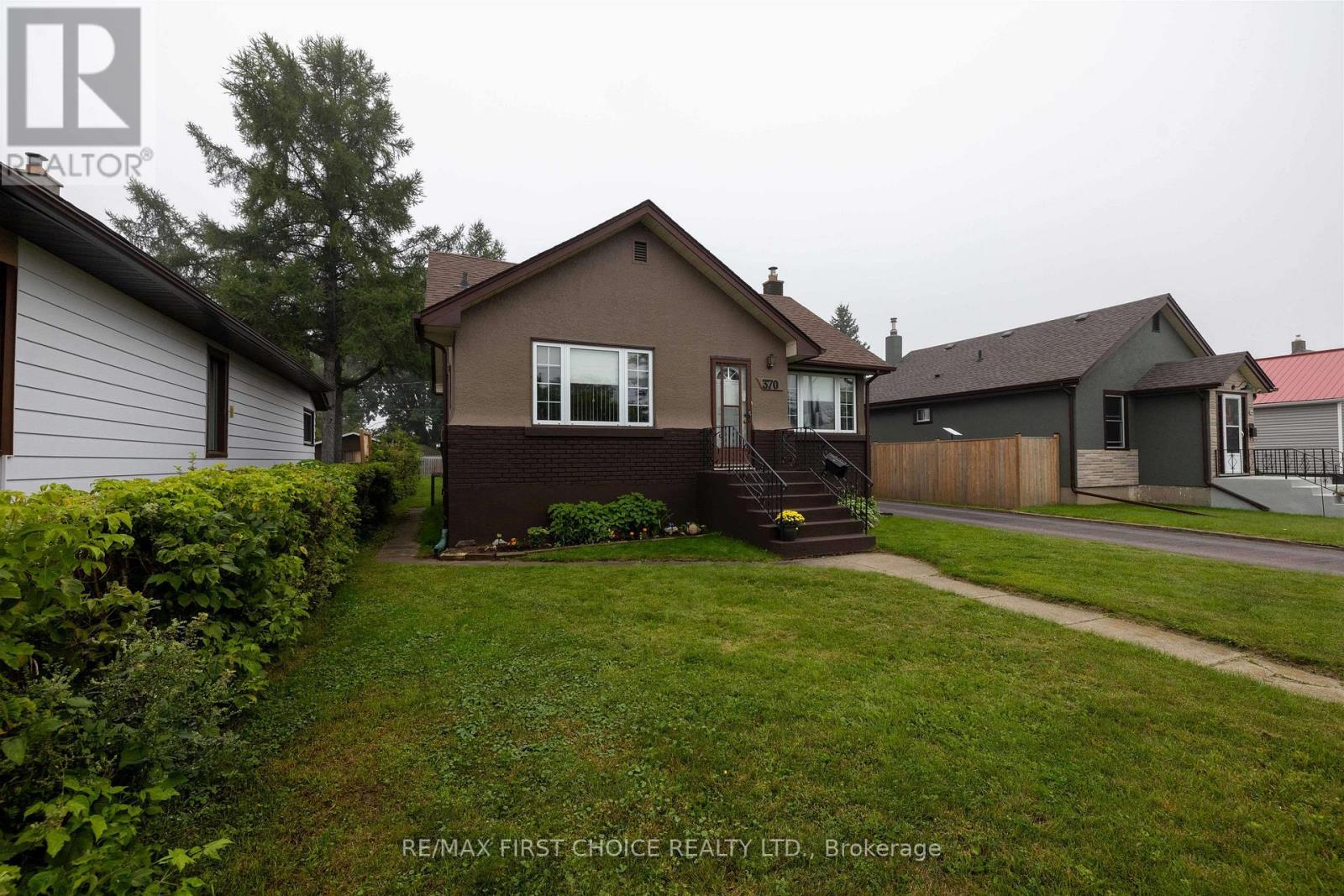 370 MARY STREET E - 41