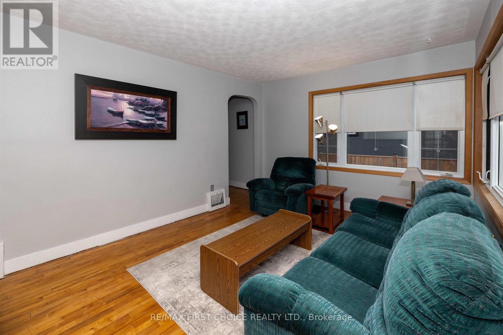 370 MARY STREET E - 6