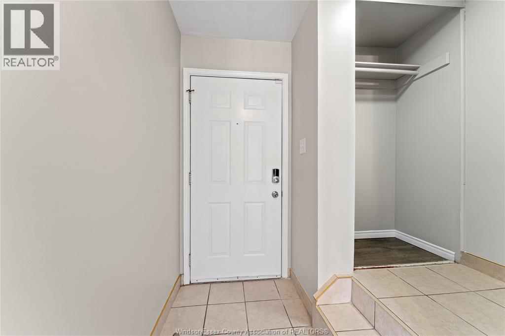 5430 LASSALINE, Windsor, Ontario, N8T1A8, Windsor, Ontario — photo 3 of 5