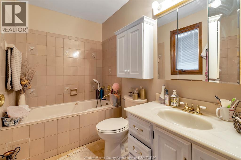 1537 ROSATI - 13