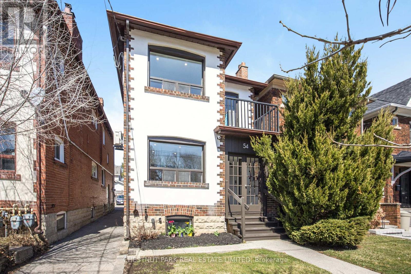 #Upper 54 Mcnairn Avenue, Toronto (Bedford Park-Nortown), Ontario, M5M2H5, Toronto (Bedford Park-Nortown), Ontario — photo 3 of 5