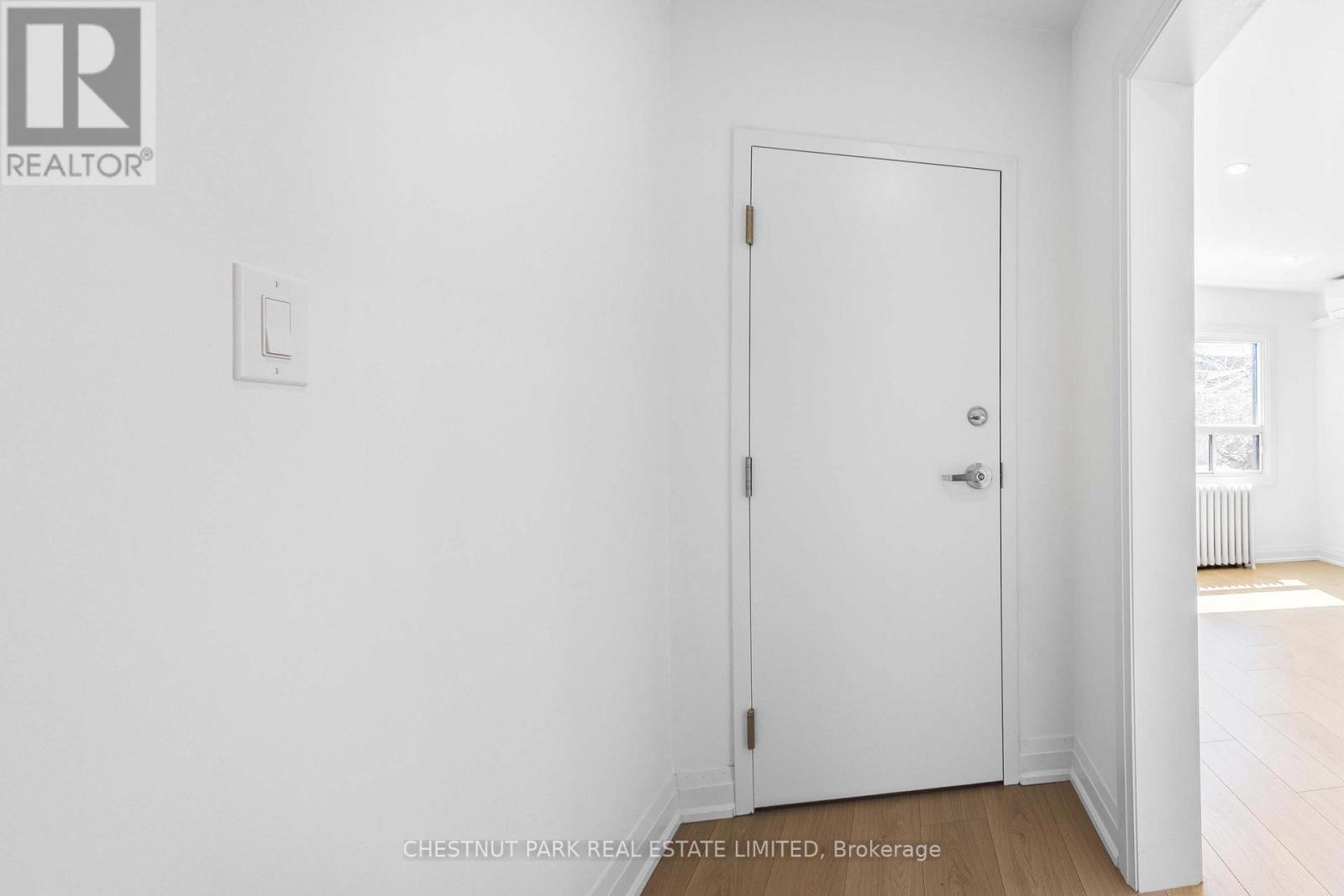 #Upper 54 Mcnairn Avenue, Toronto (Bedford Park-Nortown), Ontario, M5M2H5, Toronto (Bedford Park-Nortown), Ontario — photo 5 of 5