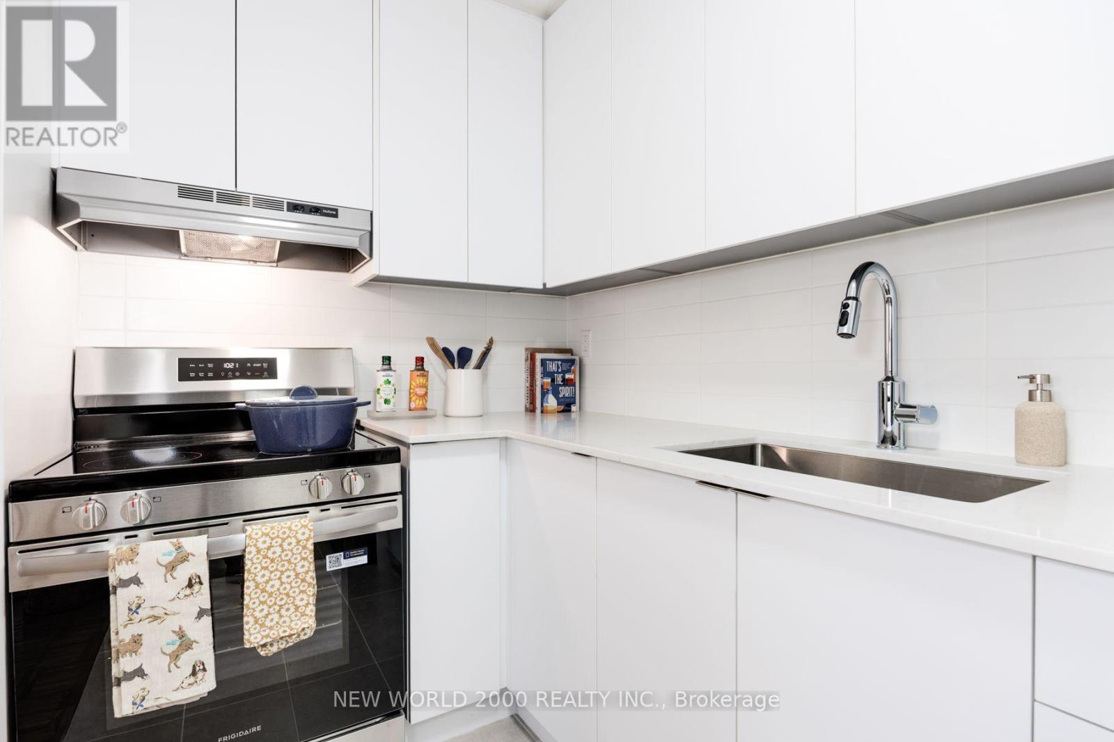 Photo of 101 Roehampton Avenue