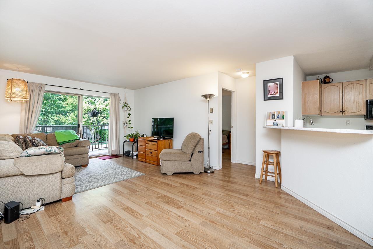 #105 10743 139 Street, Surrey, British Columbia, V3T4L8, Surrey, British Columbia — photo 4 of 5