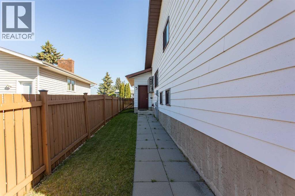 Listing photo – 9 Rollis Street, Red Deer