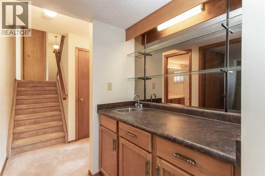 Listing photo – 9 Rollis Street, Red Deer