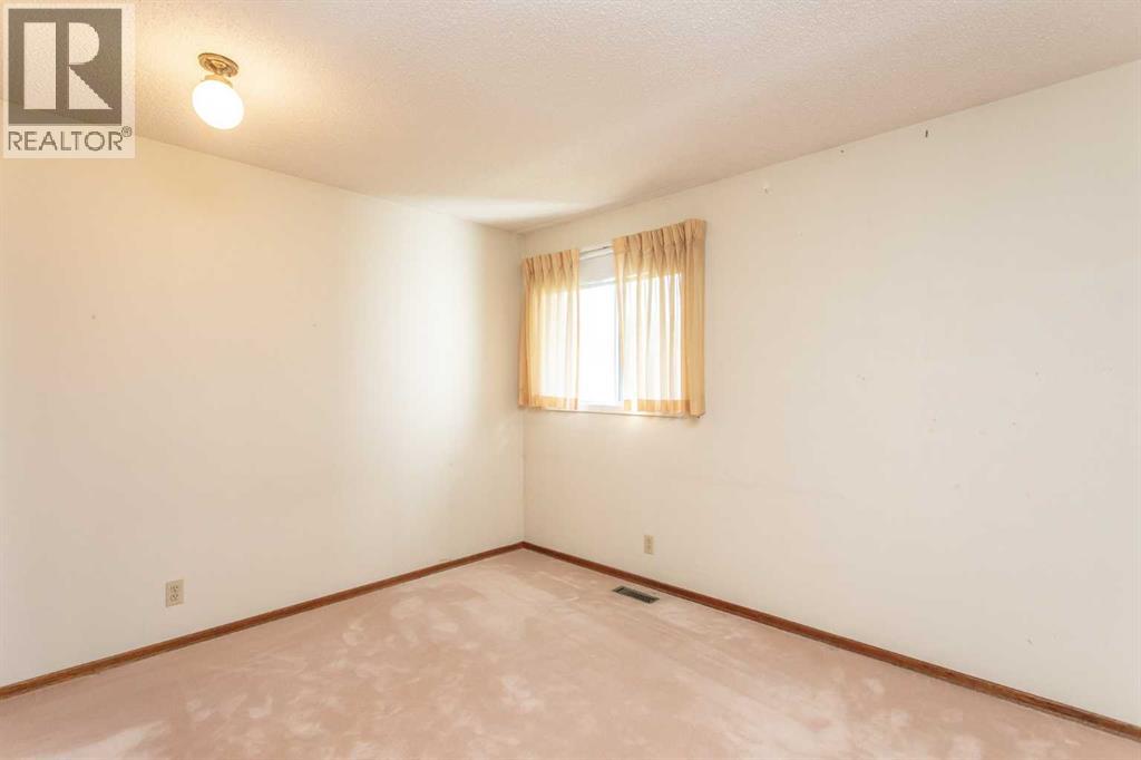 Listing photo – 9 Rollis Street, Red Deer