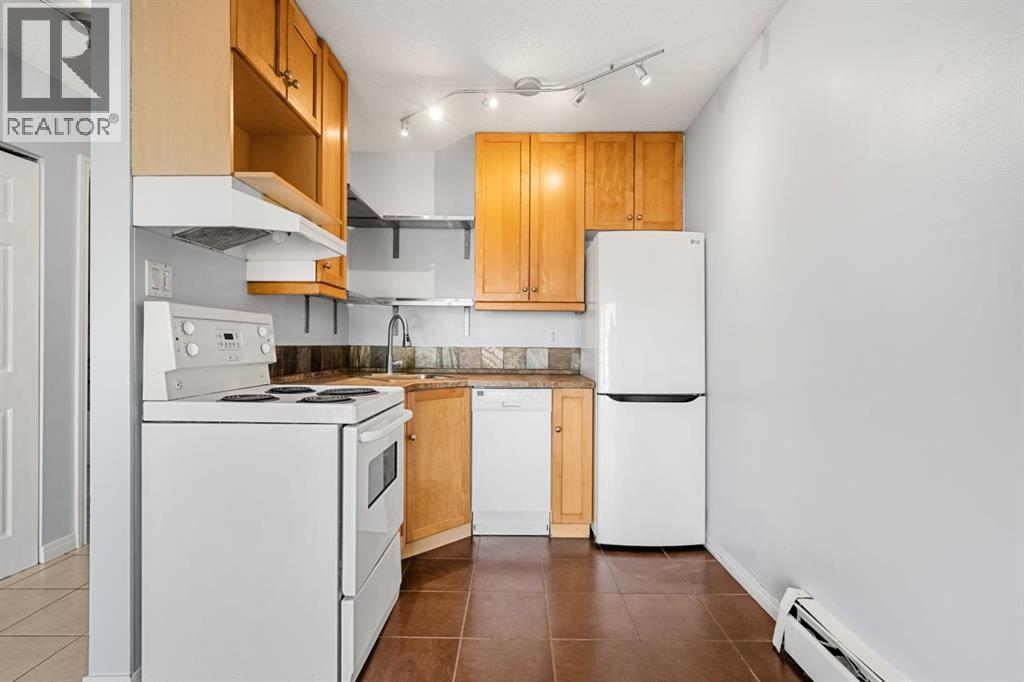 #5 4328 75 Street NW - 9