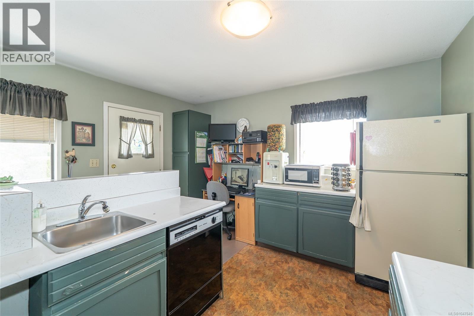 477 Swinford St - Image 3