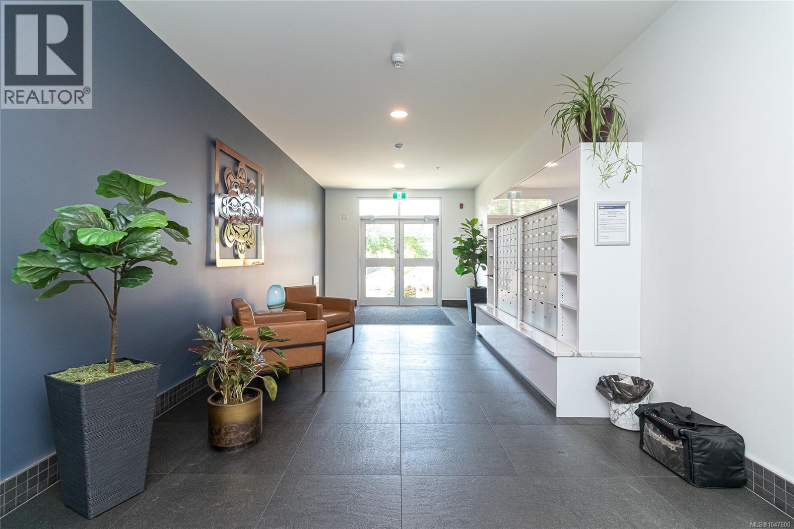 #405 916 Lyall St - Image 21