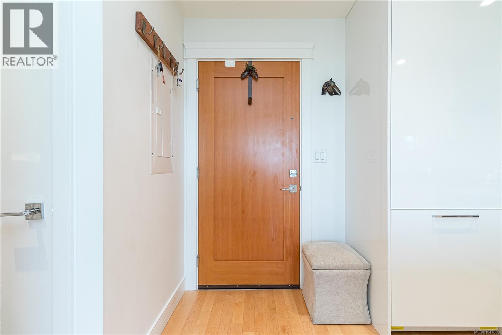 #405 916 Lyall St - Image 3